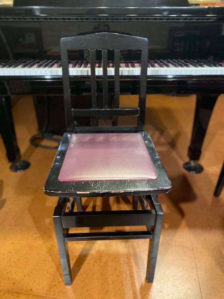 ピアノ椅子】トムソン椅子の再塗装依頼☆納品♪ | 喜多商事株式会社